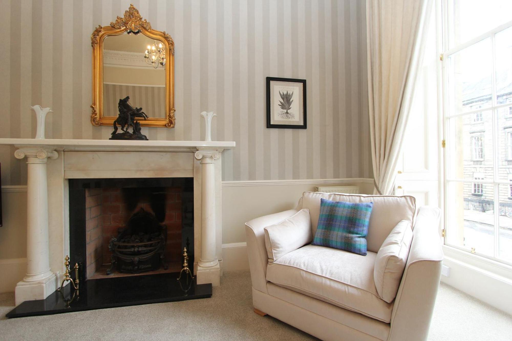 Escape To Edinburgh @ Albyn Place Bagian luar foto
